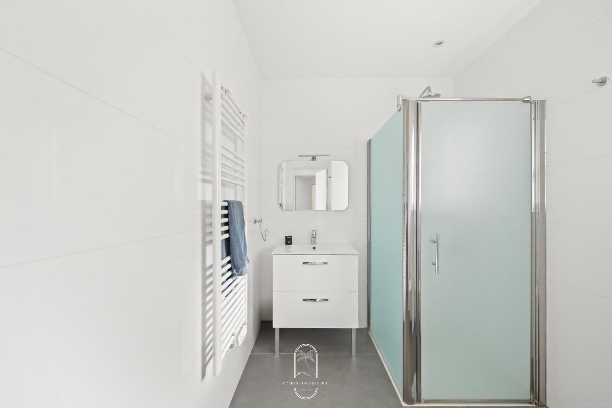 Villa Antoine Appartement Rdj Vue Mer Clim Wifi Parking Plage 50M La Garonne Le Pradet Eksteriør bilde