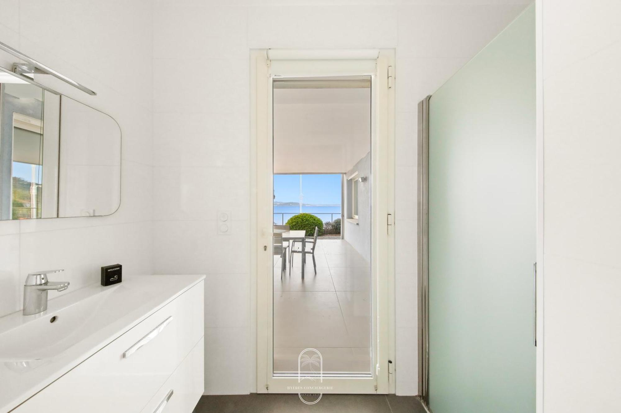 Villa Antoine Appartement Rdj Vue Mer Clim Wifi Parking Plage 50M La Garonne Le Pradet Eksteriør bilde